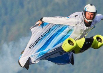 BMW, elektirikli Wingsuit geliştirdi
