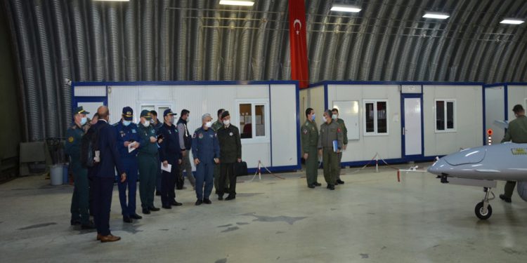 Kazakistan Savunma Bakanlığı Türk yapımı S/İHA’ları inceledi