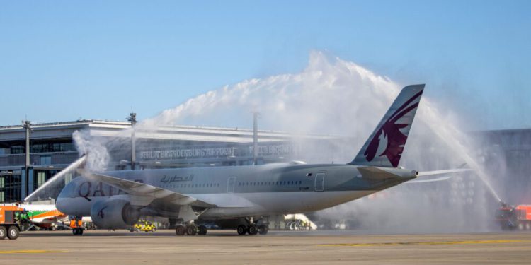 İkinci pist Qatar’ın A350’siyle açıldı