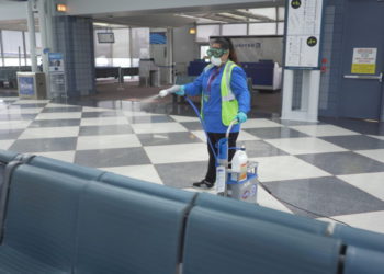 United Airlines elektrostatik spreyle dezenzekte işlemine başladı