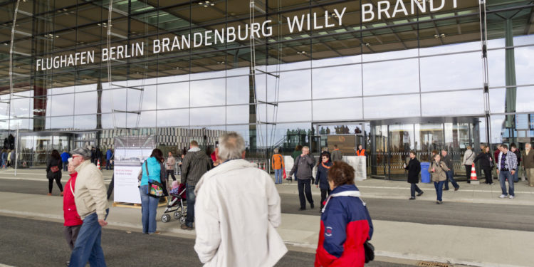 BER ilk gün 3 bin 77 yolcu ağırladı