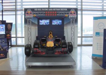 Sabiha Gökçen’de yolculara Formula 1 sürprizi