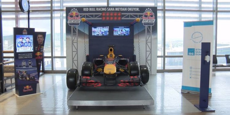 Sabiha Gökçen’de yolculara Formula 1 sürprizi