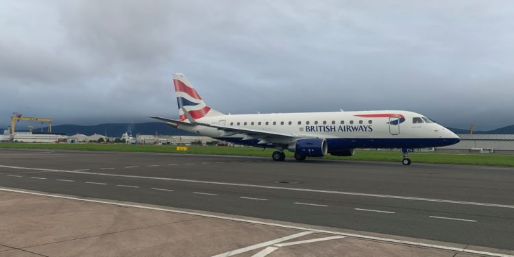 İngiltere’den kalkan uçakta 20 yolcuda koronavirüs çıktı