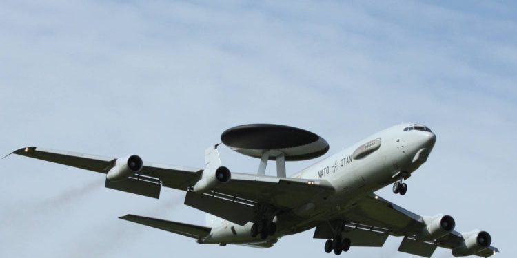 Ege denizinin kuzeyinde 8 uçak ile eğitim uçuşu yapıldı