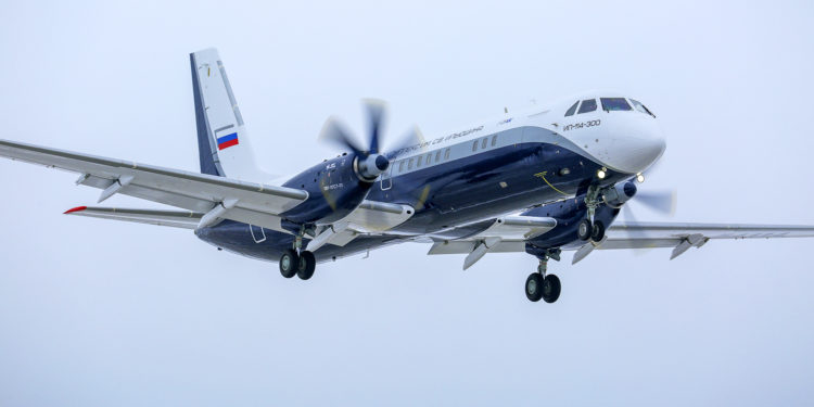 Rus bölgesel uçak Il-114-300 gökyüzü ile buluştu