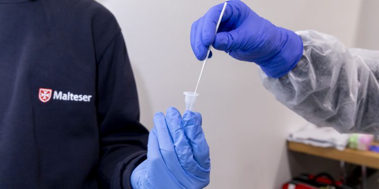 SunExpress, uçuş öncesi antijen testi denemelerine başladı