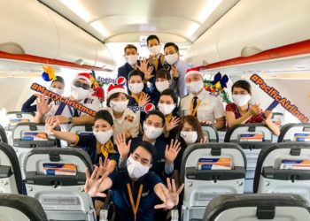 Uçakta Noel kutlaması yapıldı