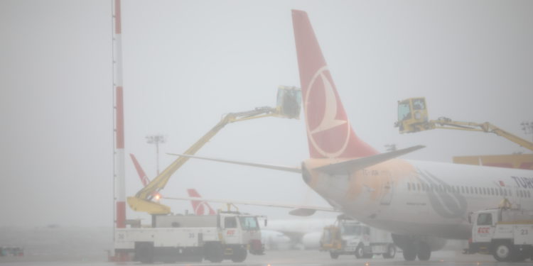 THY uçakları buzlanmaya karşı özel sıvıyla yıkanıyor