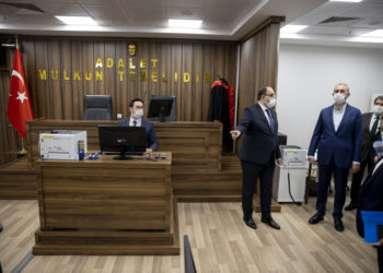 Gül, İstanbul Havalimanı adliyesini ziyaret etti