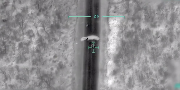 Paramotorla kaçmaya çalışan teröristler SİHA ile etkisiz hale getirildi