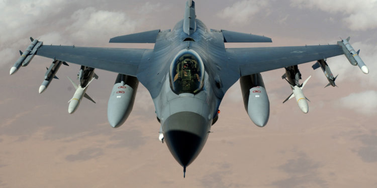 Savaş uçağında hangisi lider F-16 mı, Su-30 mu?