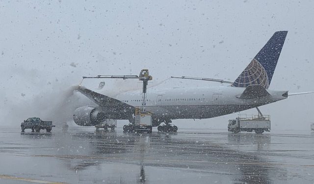 Kar fırtınası 2 binden fazla seferi iptal ettirdi