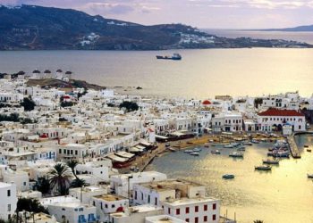 Yunanistan, bazı ülkelere 7 gün karantina uygulamasını kaldırıyor