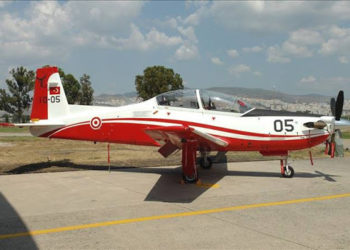 İzmir’de askeri eğitim uçağı düştü: 2 pilot kurtuldu