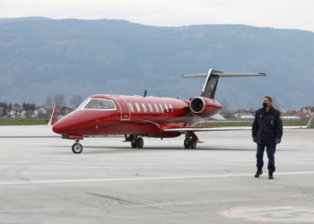 Kovid-19 aşısını Bosna Hersek’e ambulans uçak taşıdı