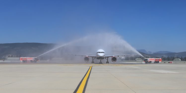 Bodrum, sezonun ilk dış hat uçuşunu karşıladı