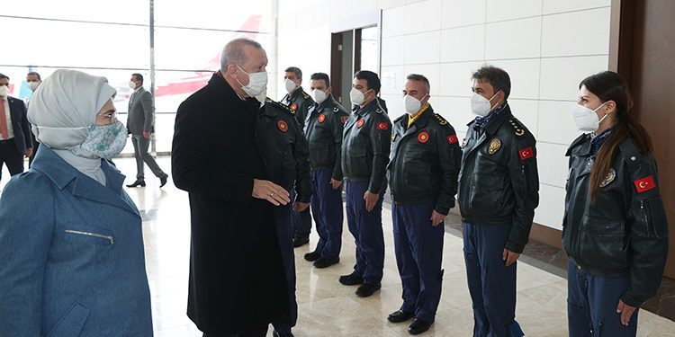 Cumhurbaşkanı Erdoğan pilotlarla bir araya geldi