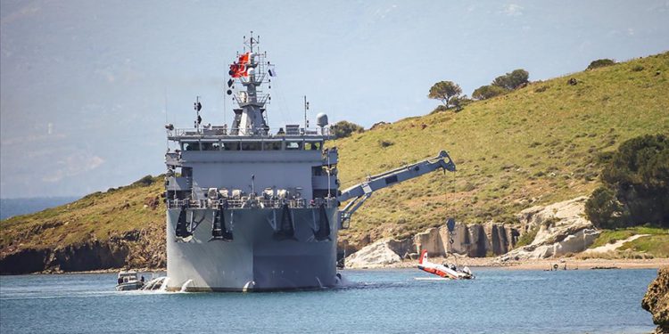 Eğitim uçağının enkazı çıkarıldı