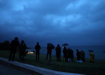 Anzak Koyu’nda ‘Şafak Ayini’ yerine çelenk töreni düzenlendi