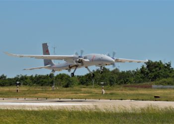 Seri üretilen ilk Bayraktar Akıncı gökyüzü ile buluştu