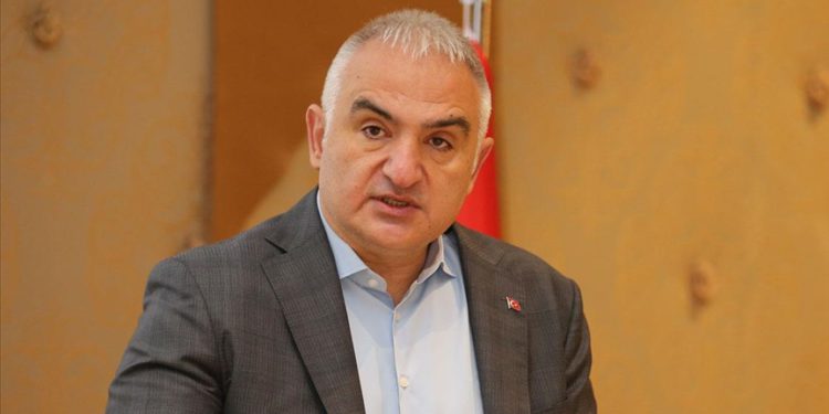 Bakan Ersoy: Türkiye’ye seyahatlerde “PCR testi” konusu pazartesi netleşir