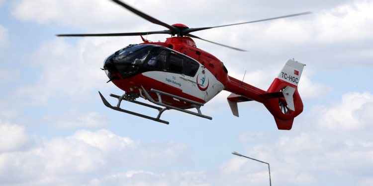 Ambulans helikopterler zor şartlar için havalandı