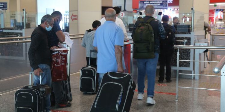 Sarp Sınır Kapısı karşılıklı yaya geçişlerine açıldı