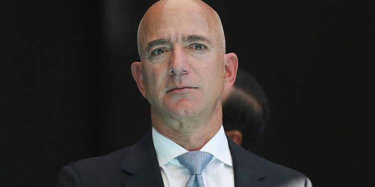 Jeff Bezos ile uzaya çıkmanın bedeli 28 milyon dolar
