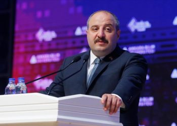 Bakan Varank: Dünya F-35’leri değil savaşan İHA’larımızı konuşacak