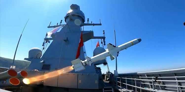 Atmaca ilk kez gemi hedefi vurdu