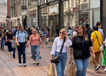 Hollanda’da kapalı alanlarda maske zorunluluğu kalktı