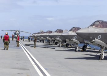 İngiliz uçak gemisi Kıbrıs Rum kesiminde demirledi