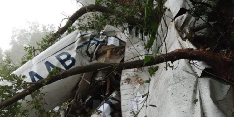 Lübnan’da eğitim uçağı düştü