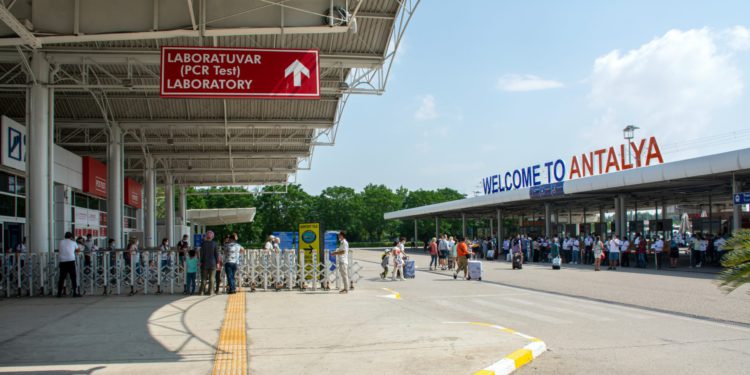 Rusya’dan Antalya’ya iki haftada 307 bin turist geldi