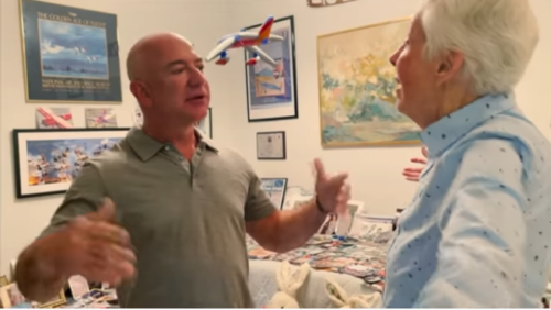 Bezos 82 yaşındaki kadın pilotu uzay seyahatine davet etti