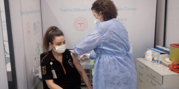 Sabiha Gökçen Havalimanı’ndaki aşı merkezi hizmet vermeye başladı