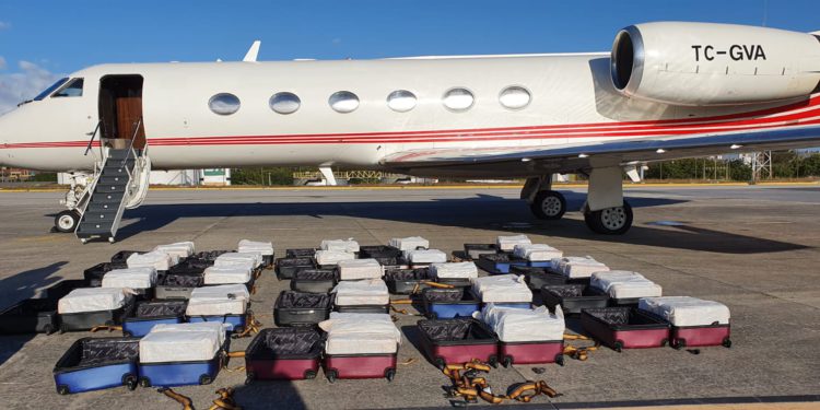 Türk iş jetinden 1.304 kilo uyuşturucu çıktı