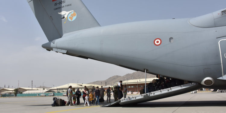 A400M ile 200’den fazla Türk vatandaşı Kabil’den tahliye edildi