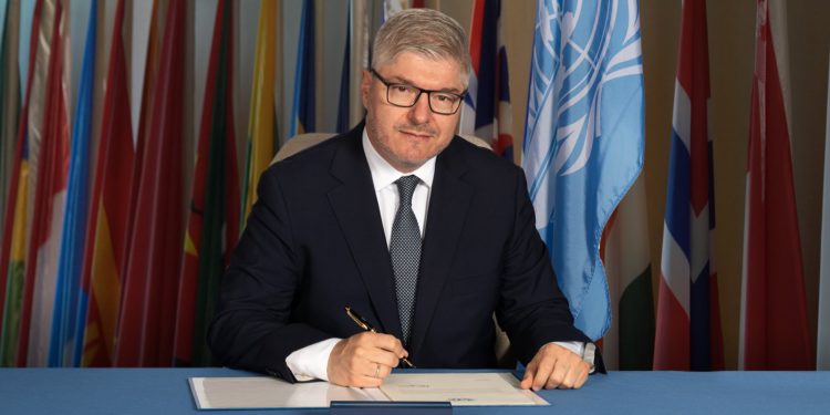 Salazar, ICAO görevine başladı