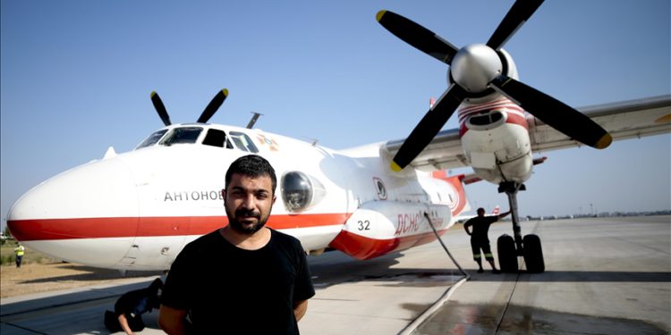 Oxford mezunu pilot söndürme uçaklarında gönüllü çalışıyor