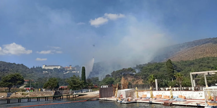 Heybeliada yangını uçak ve helikopterle kontrol altına alındı