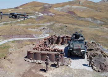 İran sınırı SİHA, drone ve helikopterlerle gözetleniyor