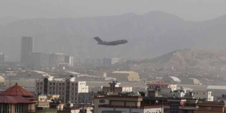 ABD Temsilciler Meclisi üyeleri, Kabil’e gidip tahliye uçağıyla geri döndü