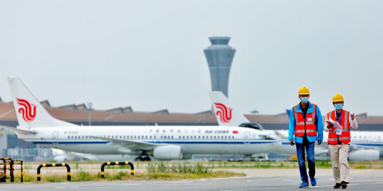 Pekin’e uçak seferleri kısmen durduruldu