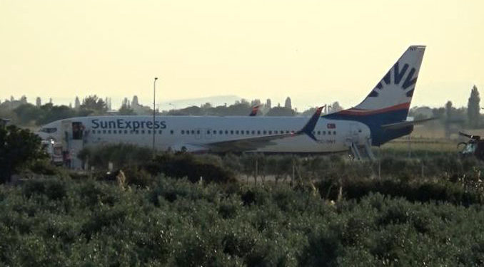 SunExpress uçağı acil iniş yaptı: Yolcu hayatını kaybetti