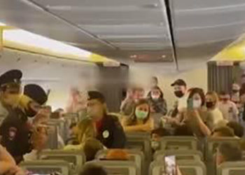 Moskova-Antalya uçağında maske takmayan yolcu gözaltına alındı