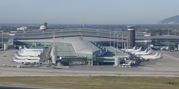 1,7 milyar euroluk havalimanı yenileme projesi askıya alındı