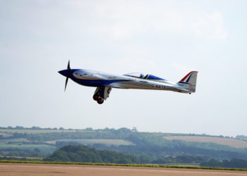 Rolls-Royce’nin elektrikli uçağı gökyüzü ile buluştu