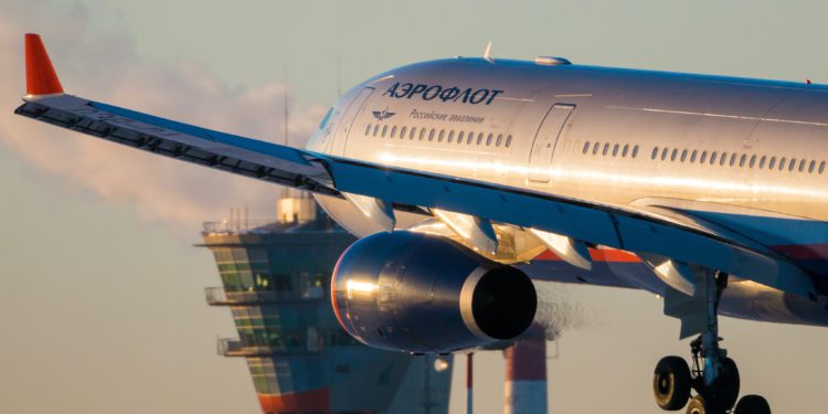 Aeroflot aşısız pilotlarını ücretsiz izne çıkardı